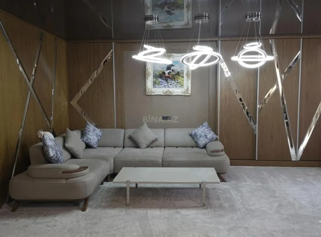 Satılır 4 otaqlı mənzil 190 m²