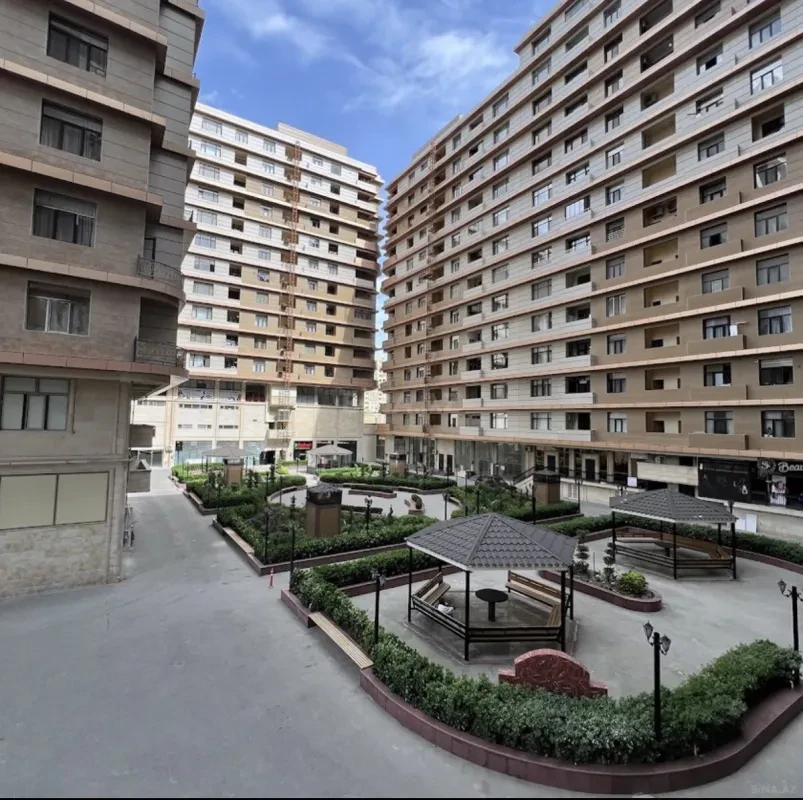Satılır 4 otaqlı mənzil 256 m²