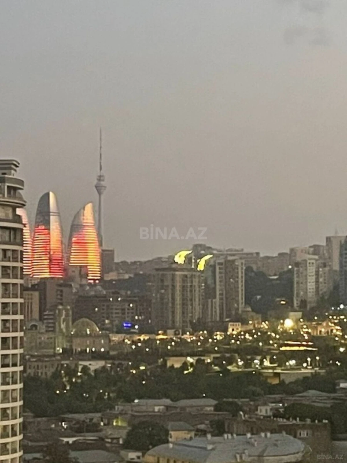 Satılır 3 otaqlı mənzil 135 m²