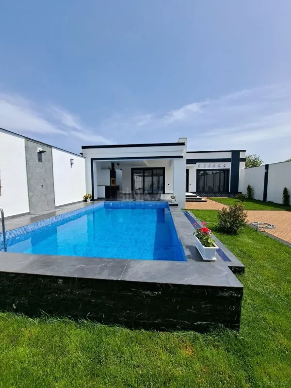Satılır 4 otaqlı həyət evi 180 m²