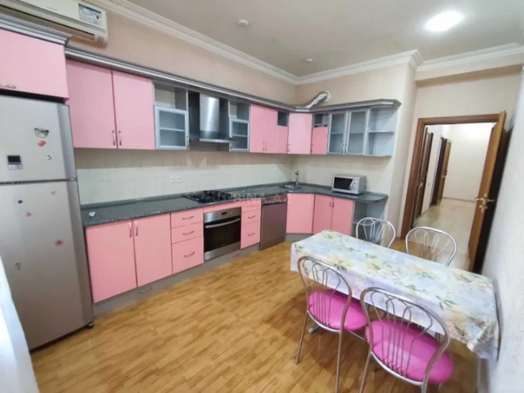 Satılır 2 otaqlı mənzil 100 m²