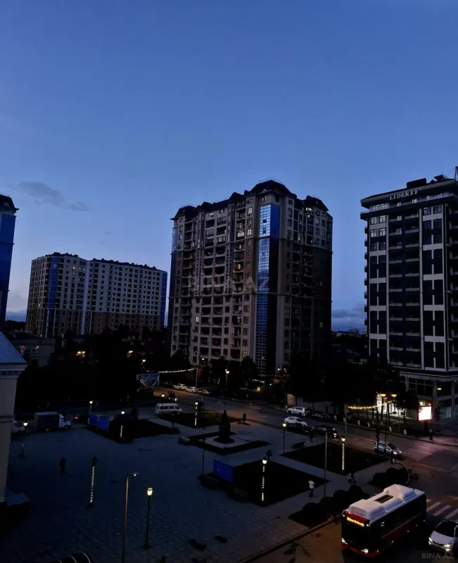 Satılır 3 otaqlı mənzil 122 m²