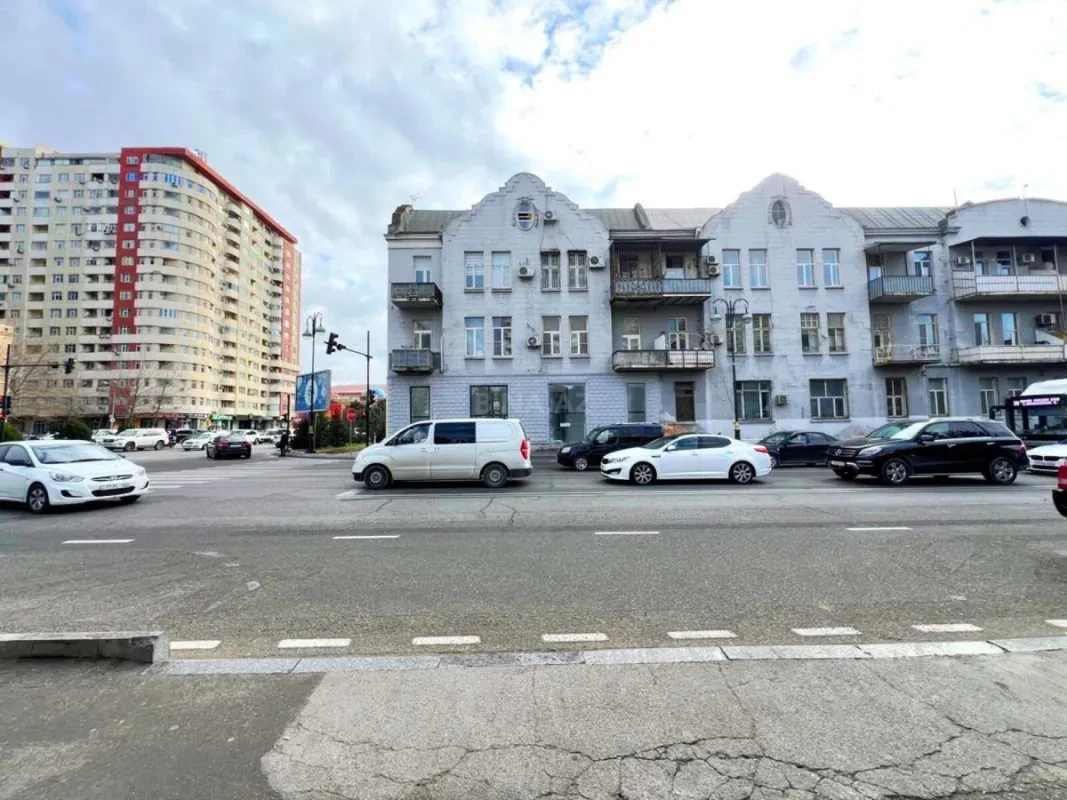 Kirayə verilir obyekt 200 m²