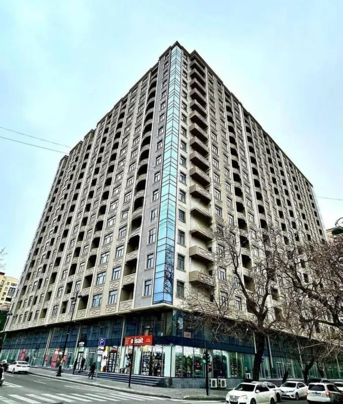 Satılır 3 otaqlı mənzil 141 m²