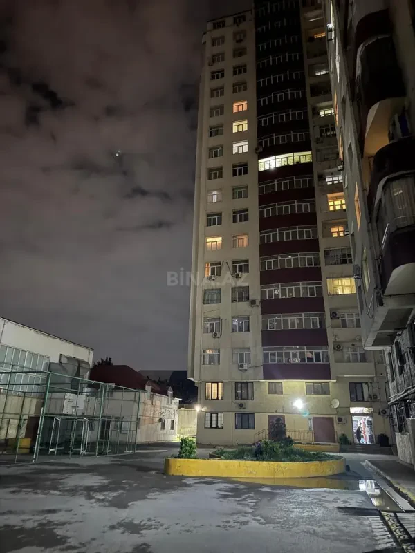 Satılır 4 otaqlı mənzil 155 m²