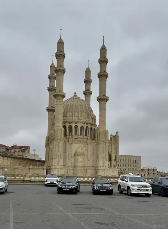 Satılır 12 otaqlı həyət evi 500 m²