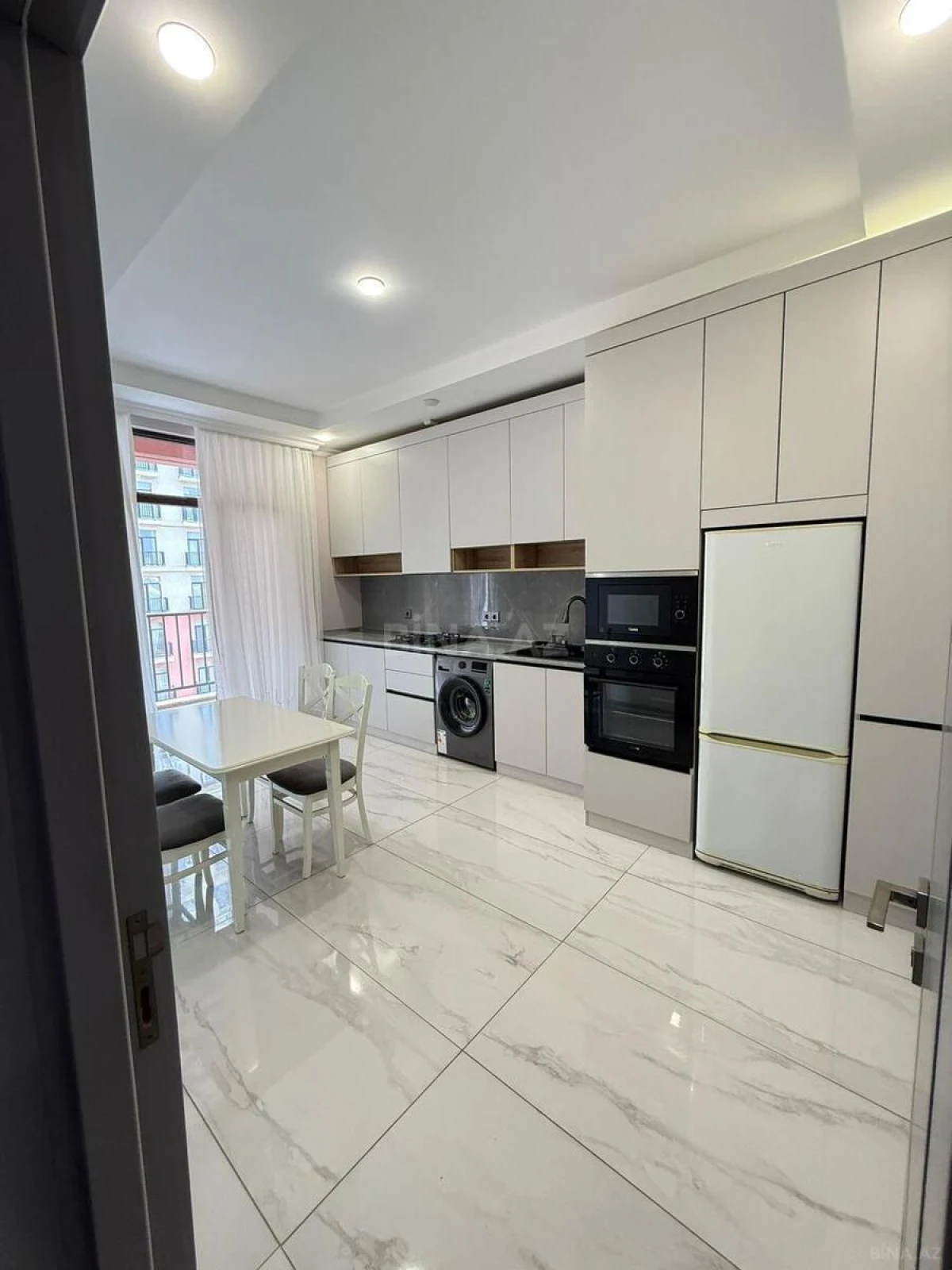 Kirayə verilir 2 otaqlı mənzil 100 m²