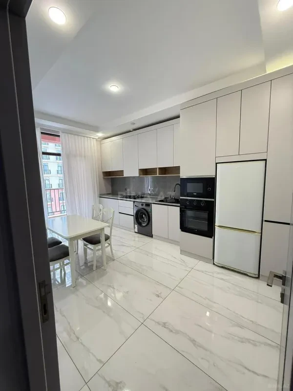 Kirayə verilir 2 otaqlı mənzil 100 m²