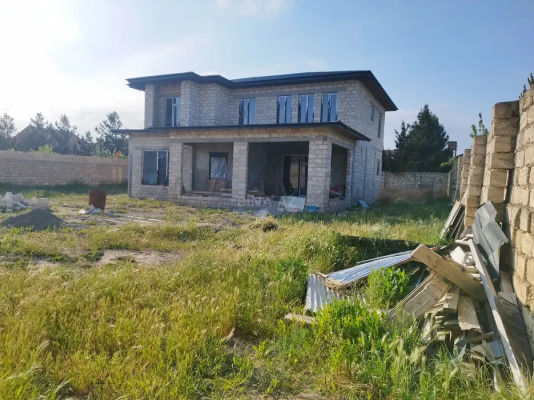 Satılır 6 otaqlı həyət evi 300 m²