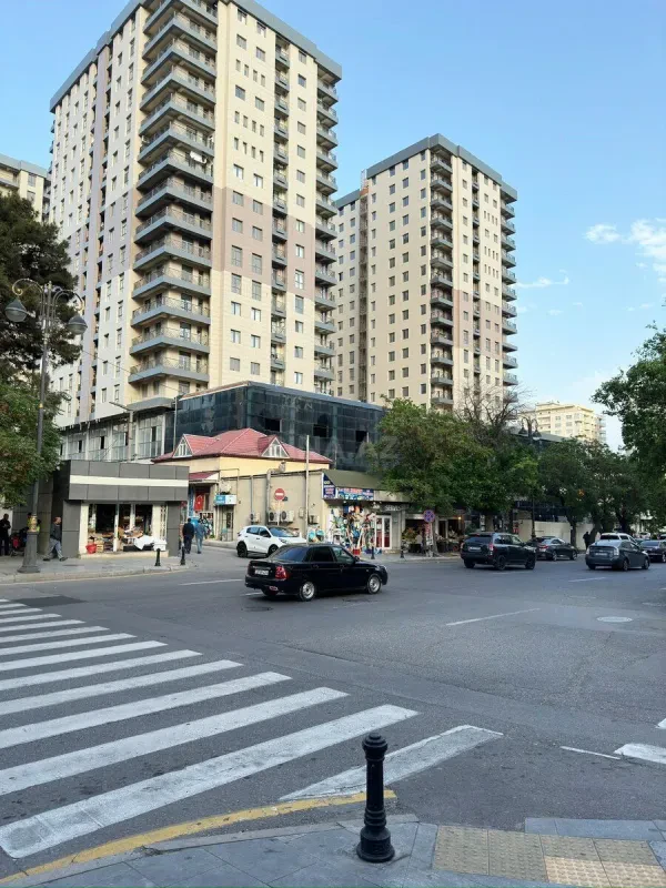 Satılır 3 otaqlı mənzil 157.9 m²