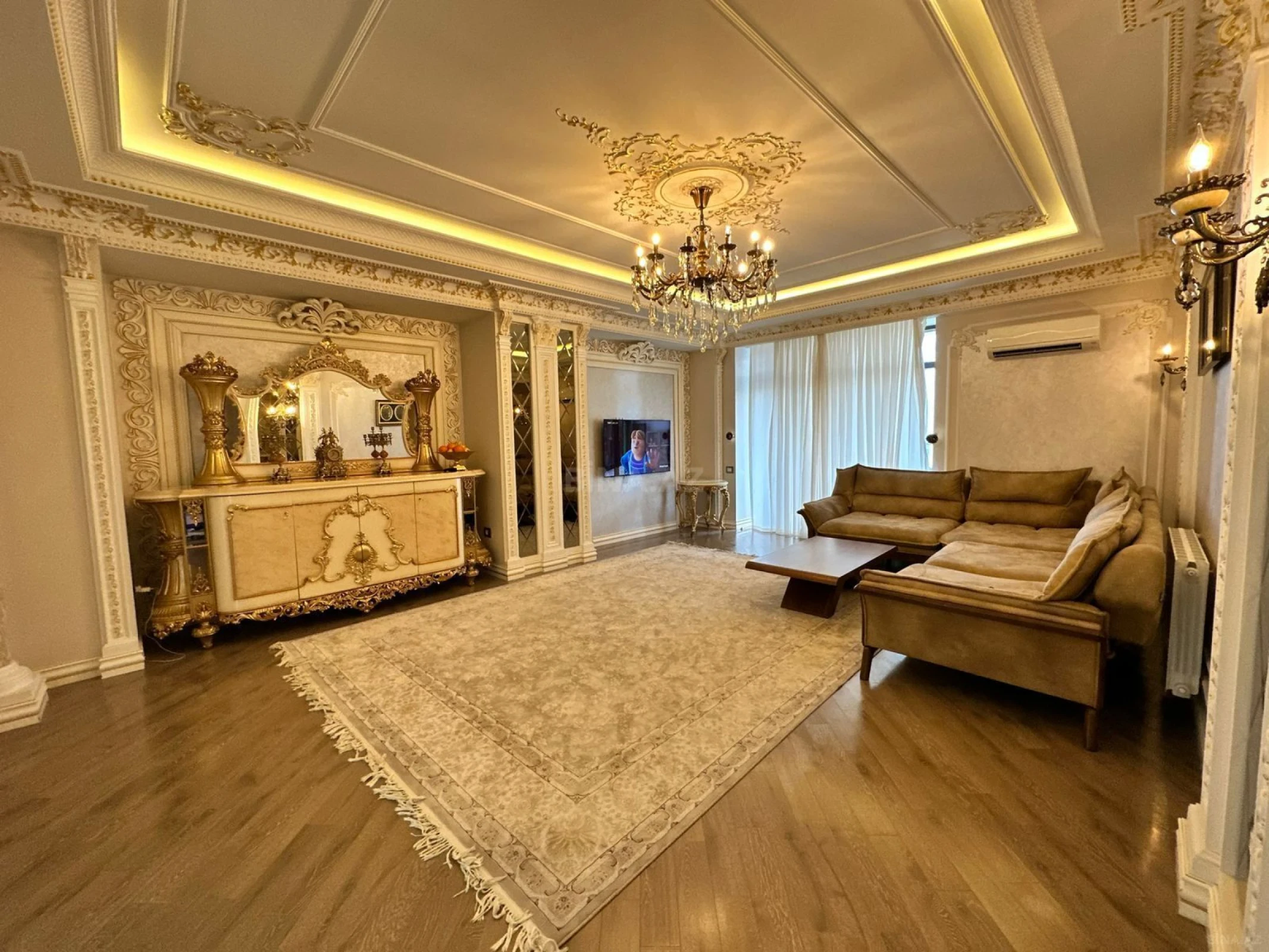 Kirayə verilir 3 otaqlı mənzil 178 m²
