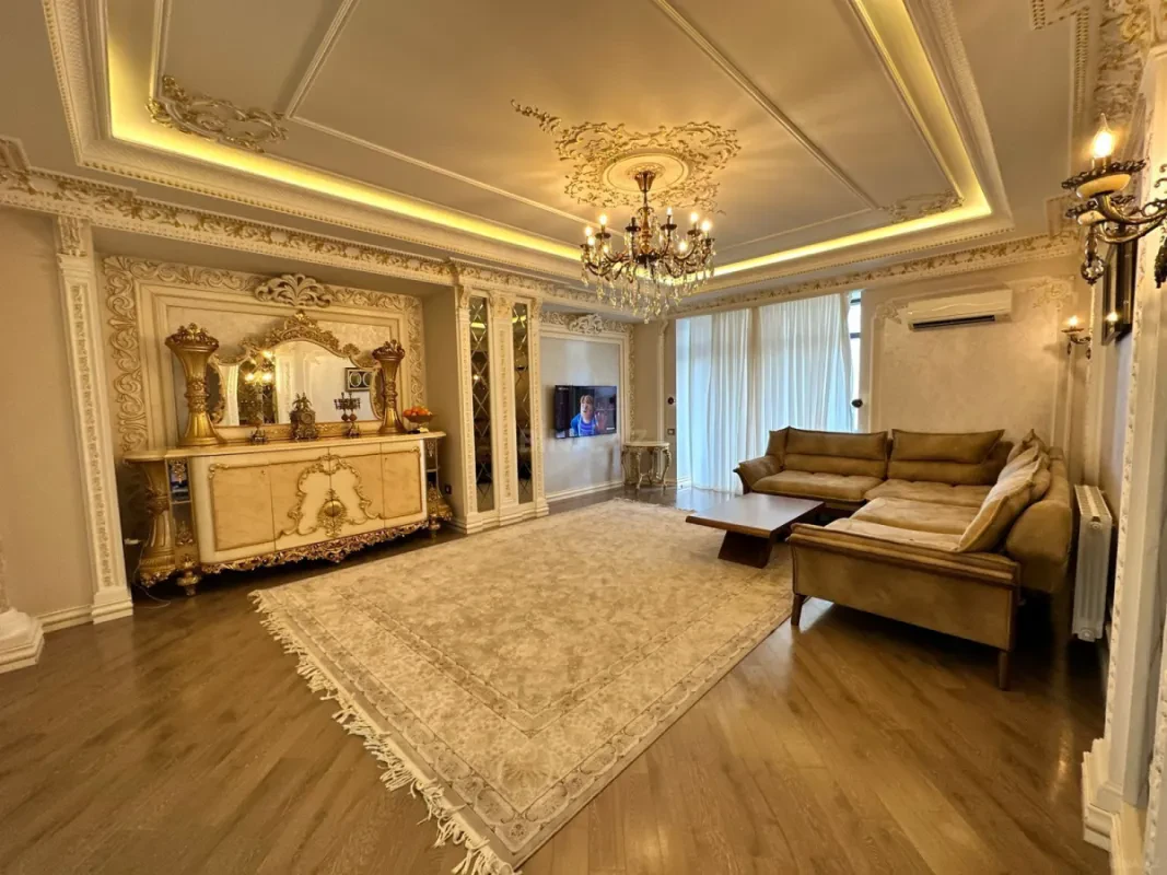 Kirayə verilir 3 otaqlı mənzil 178 m²