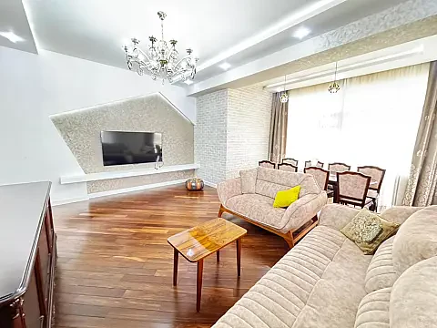 Kirayə verilir 3 otaqlı mənzil 150 m² — Bakı 3 otaq 150.00 m²