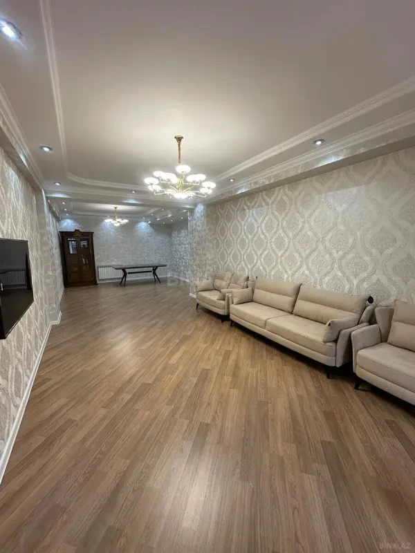 Kirayə verilir 3 otaqlı mənzil 150 m²