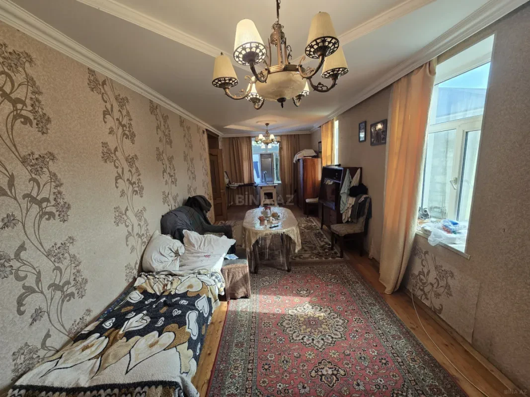 Satılır 5 otaqlı həyət evi 180 m²