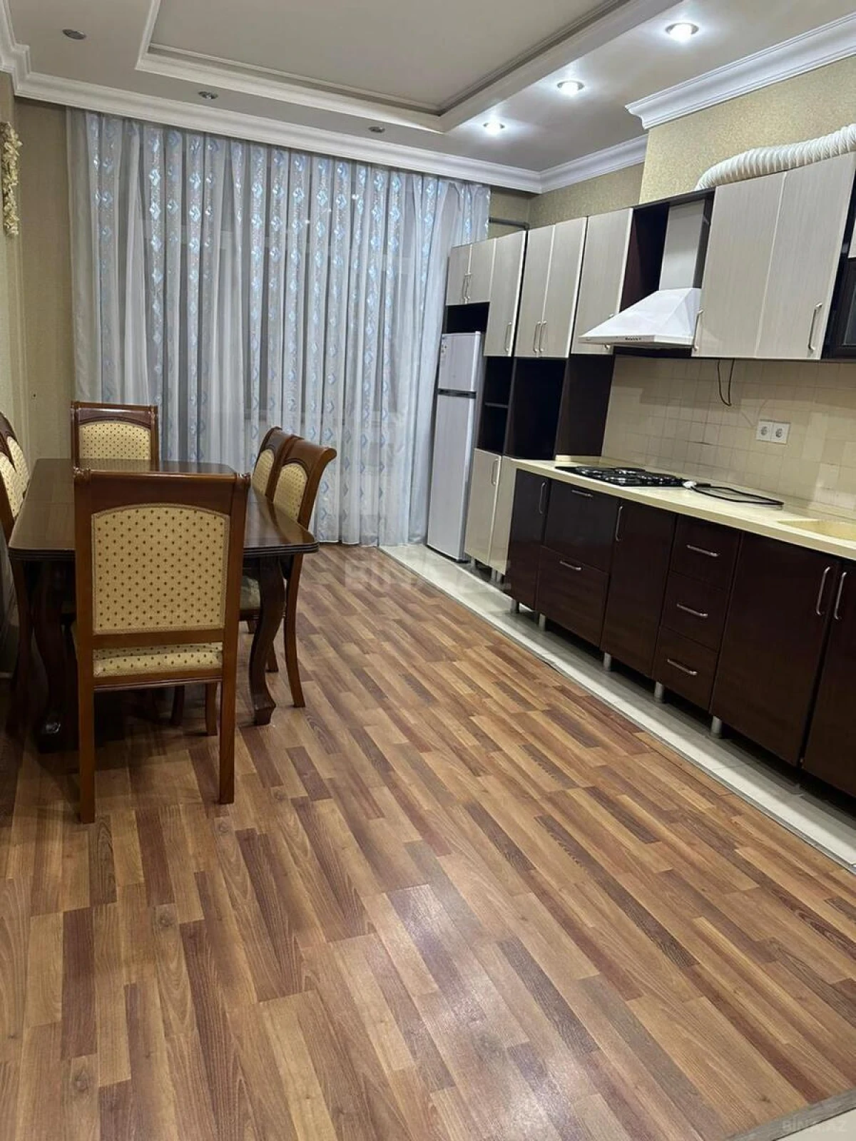 Kirayə verilir 3 otaqlı mənzil 117 m²