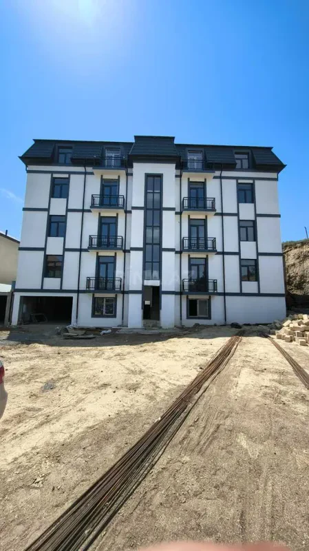 Satılır 2 otaqlı mənzil 79.5 m²