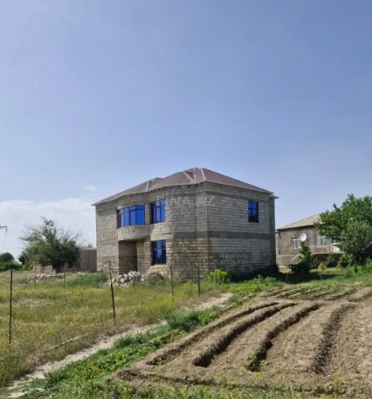 Satılır 6 otaqlı həyət evi 210.9 m²