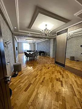 Kirayə verilir 3 otaqlı mənzil 165 m² — Bakı, İnşaatçılar 3 otaq 165.00 m²