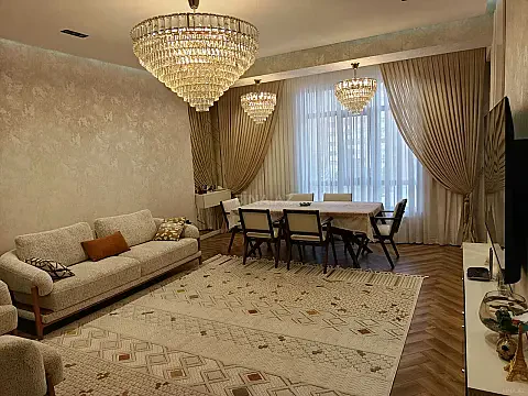 Satılır 3 otaqlı mənzil 120 m² — Bakı, İnşaatçılar 3 otaq 120.00 m²