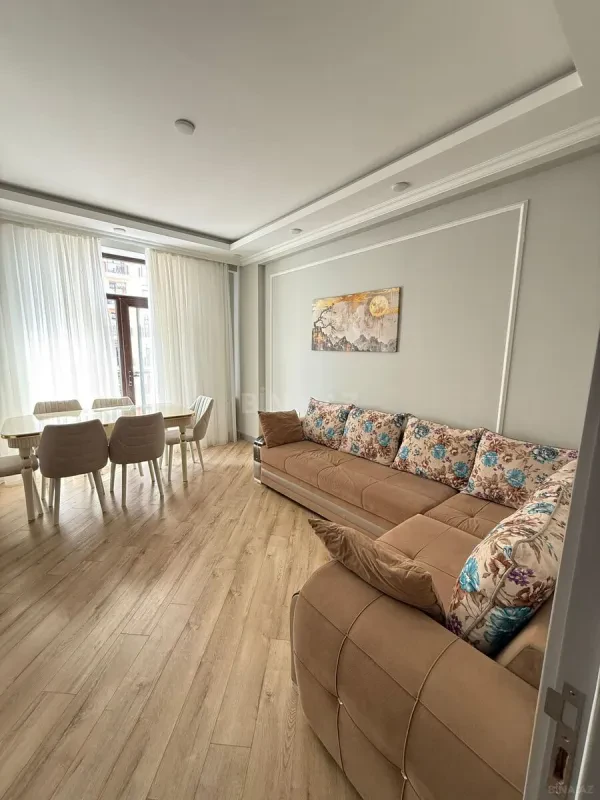Kirayə verilir 2 otaqlı mənzil 87 m²