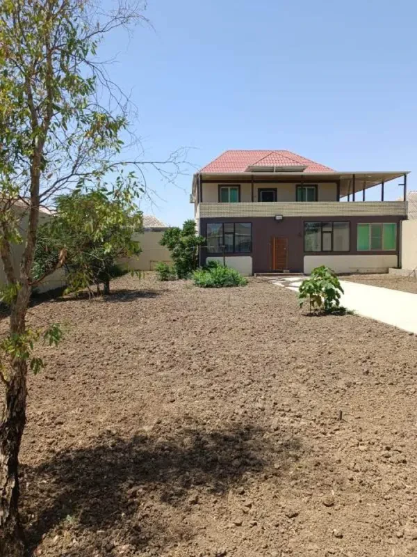 Satılır 6 otaqlı həyət evi 300 m²