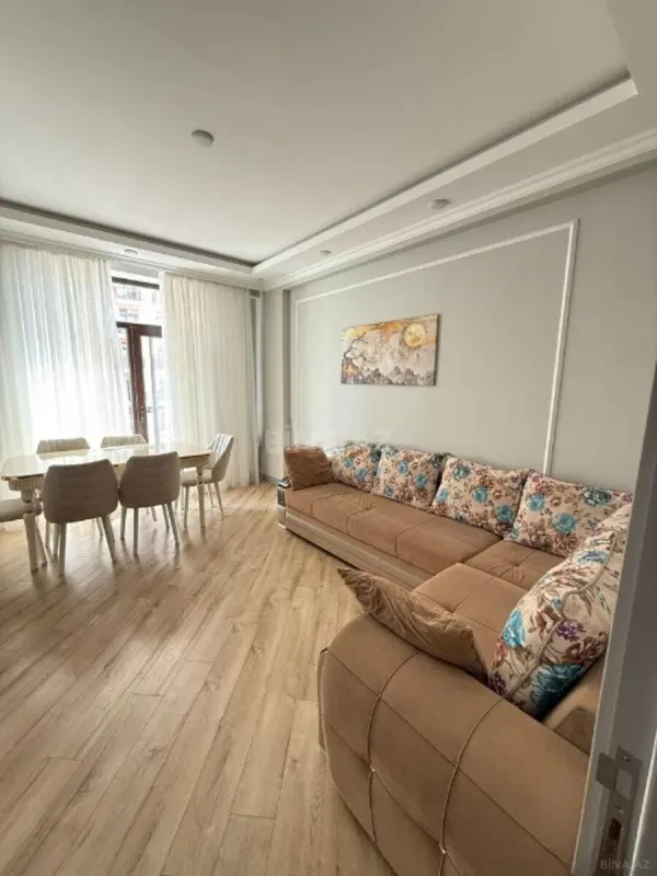Kirayə verilir 2 otaqlı mənzil 87 m²