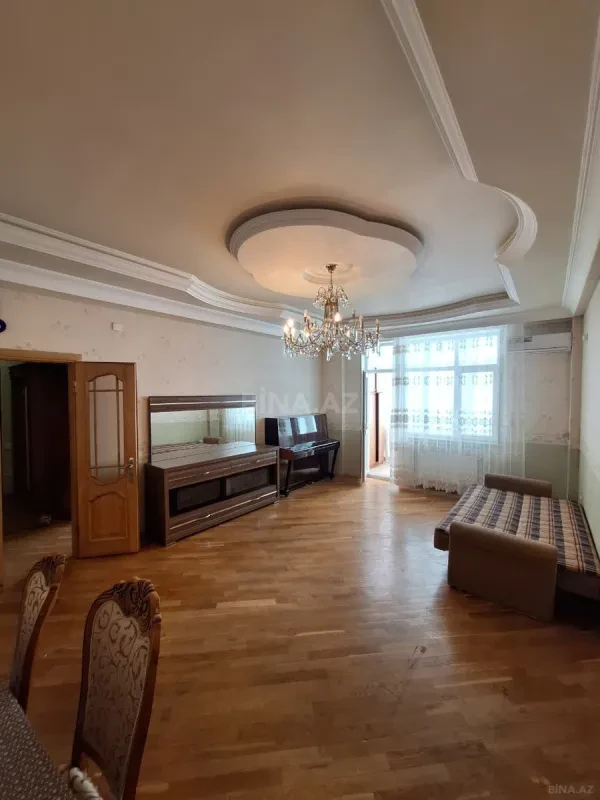Kirayə verilir 3 otaqlı mənzil 130 m²