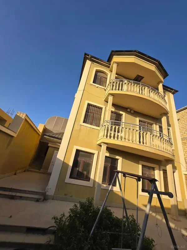 Satılır 7 otaqlı həyət evi 200 m²