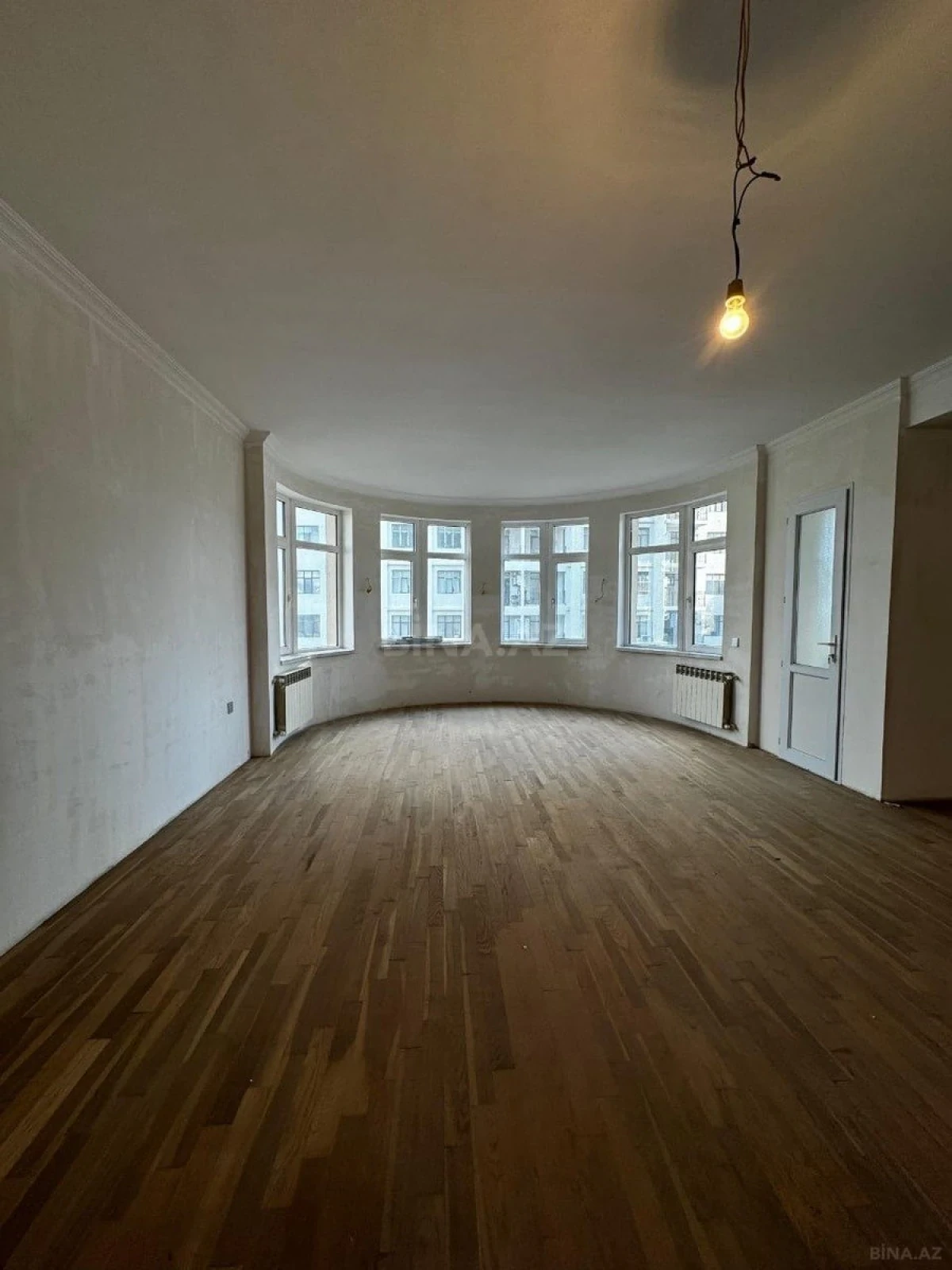 Satılır 3 otaqlı mənzil 108 m²