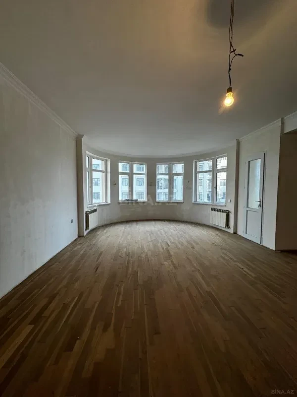 Satılır 3 otaqlı mənzil 108 m²