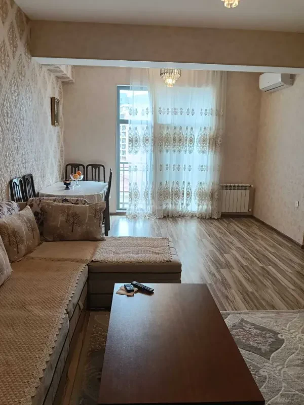 Kirayə verilir 2 otaqlı mənzil 85 m²