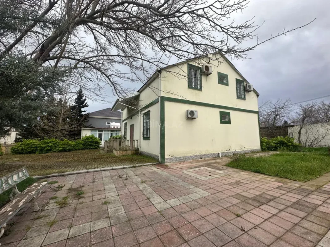 Satılır 8 otaqlı həyət evi 228 m²
