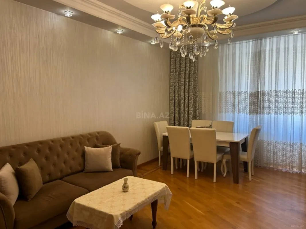 Satılır 3 otaqlı mənzil 135 m²