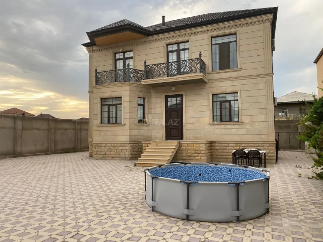 Satılır 6 otaqlı həyət evi 270 m²