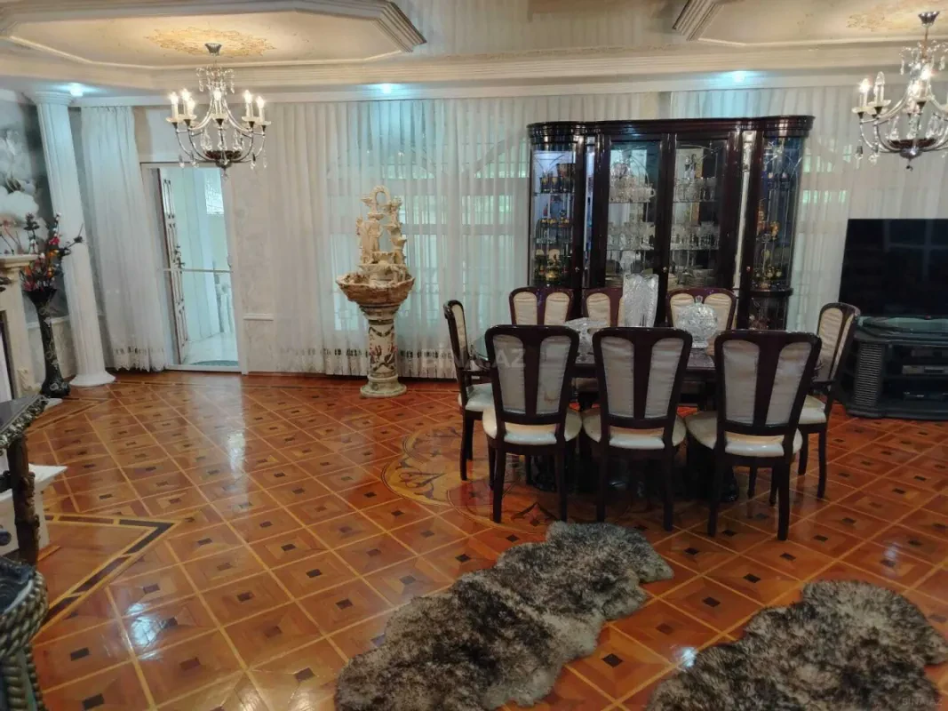Satılır 5 otaqlı mənzil 140 m²