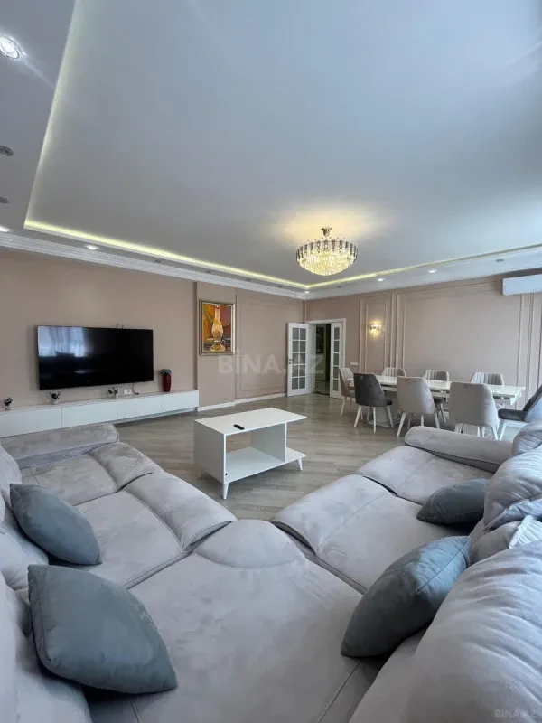 Kirayə verilir 4 otaqlı mənzil 210 m²