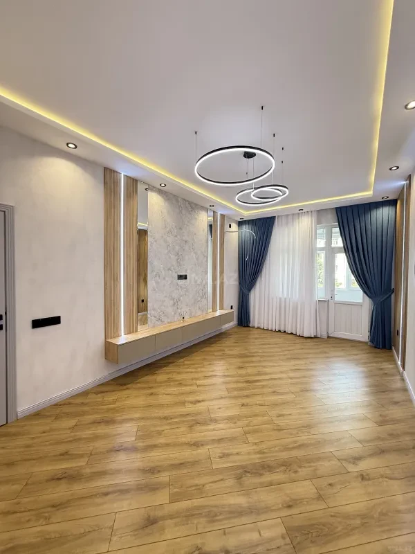 Satılır 2 otaqlı mənzil 82 m²