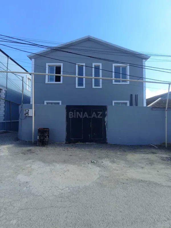 Satılır 12 otaqlı həyət evi 250 m²
