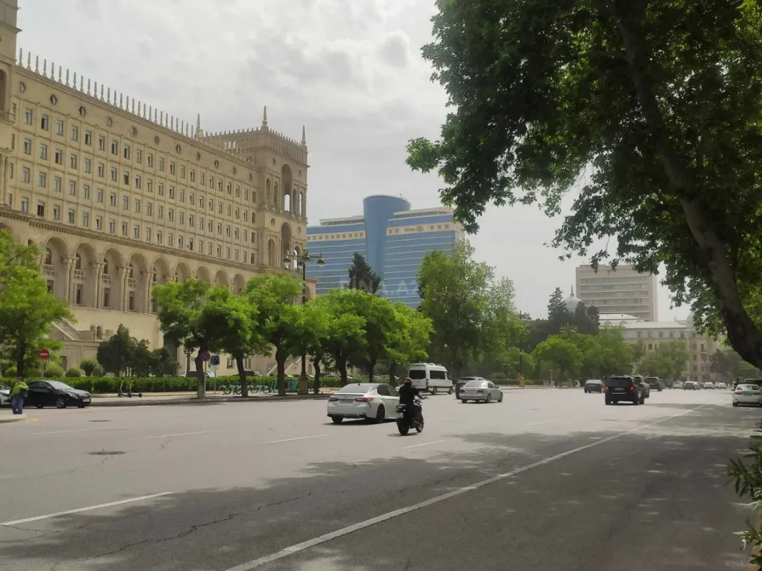 Satılır obyekt 800 m²