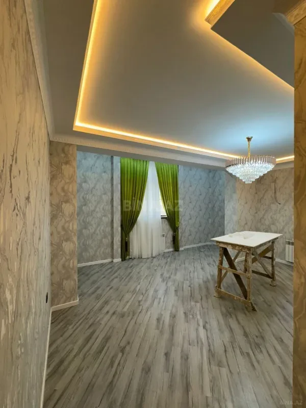 Satılır 3 otaqlı mənzil 134 m²