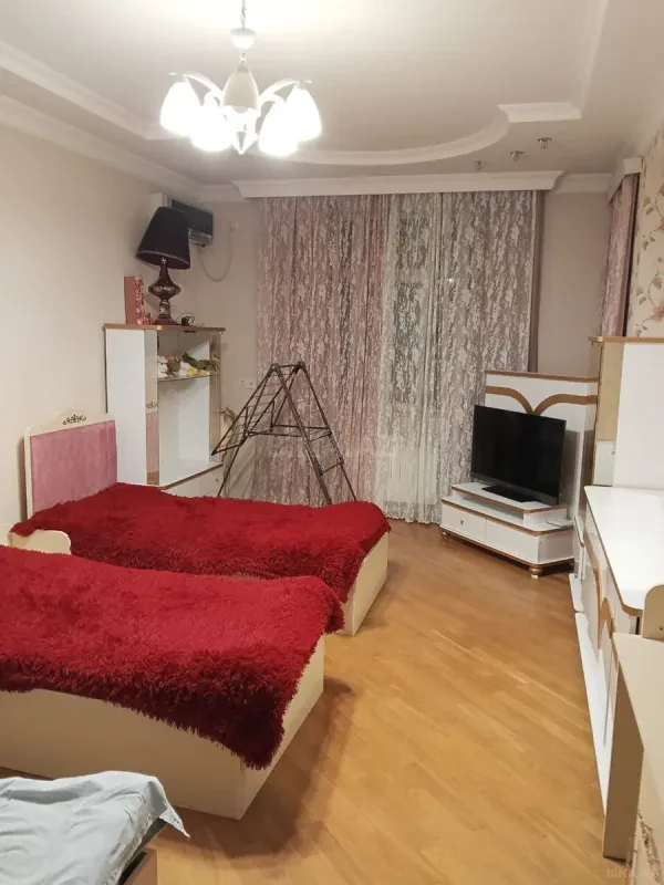 Kirayə verilir 3 otaqlı mənzil 150 m²
