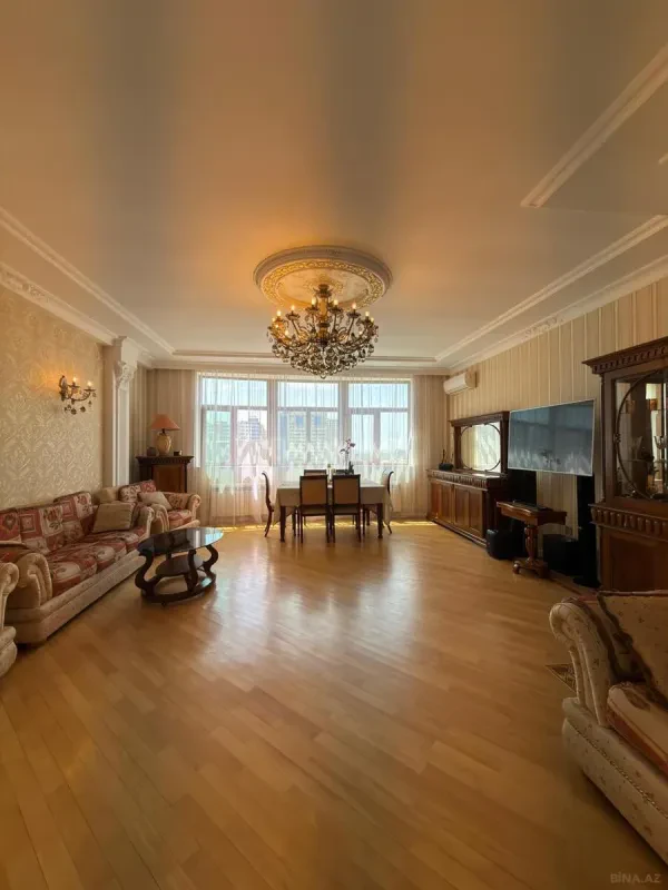 Satılır 3 otaqlı mənzil 140 m²