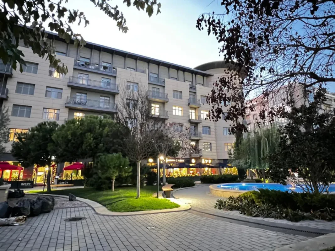 Satılır 5 otaqlı mənzil 202 m²