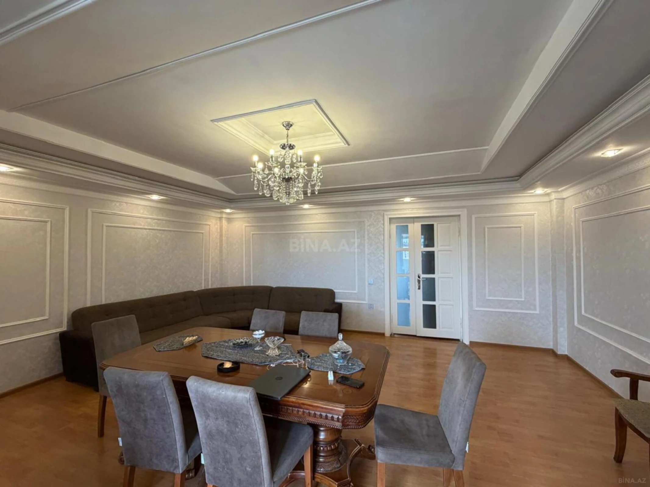 Satılır 4 otaqlı mənzil 150 m²