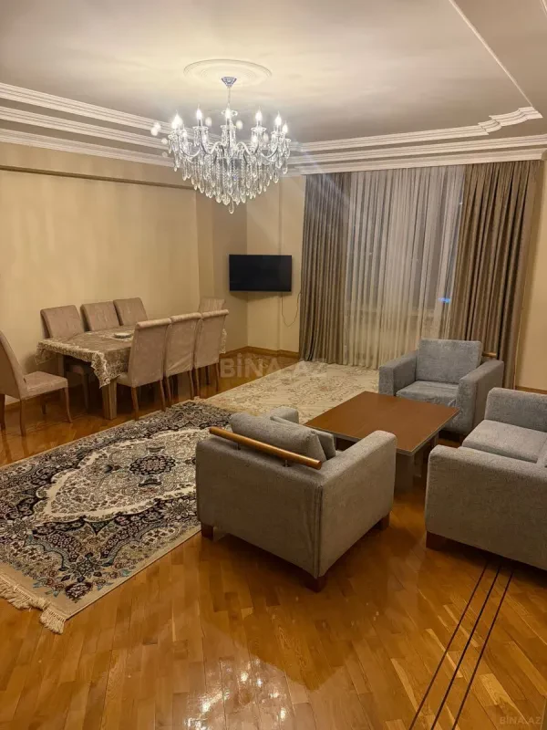 Satılır 4 otaqlı mənzil 212 m²