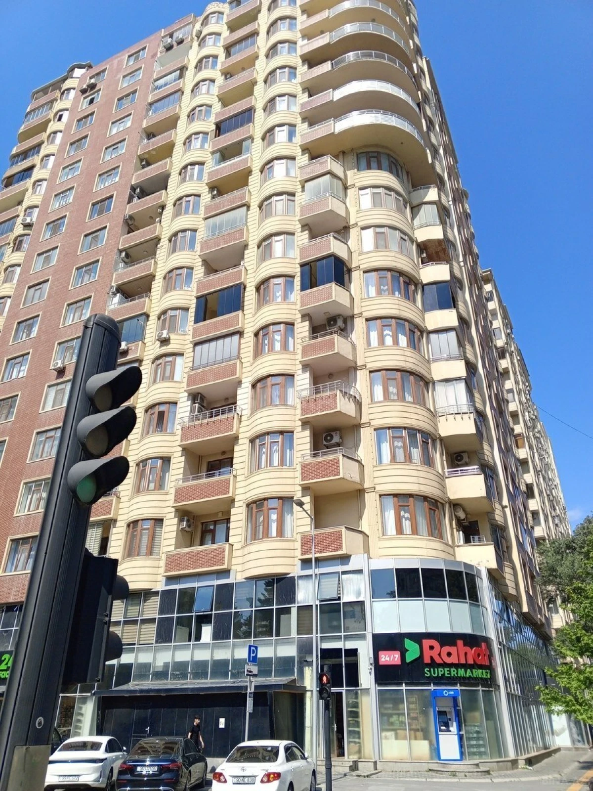 Satılır 3 otaqlı mənzil 170 m²
