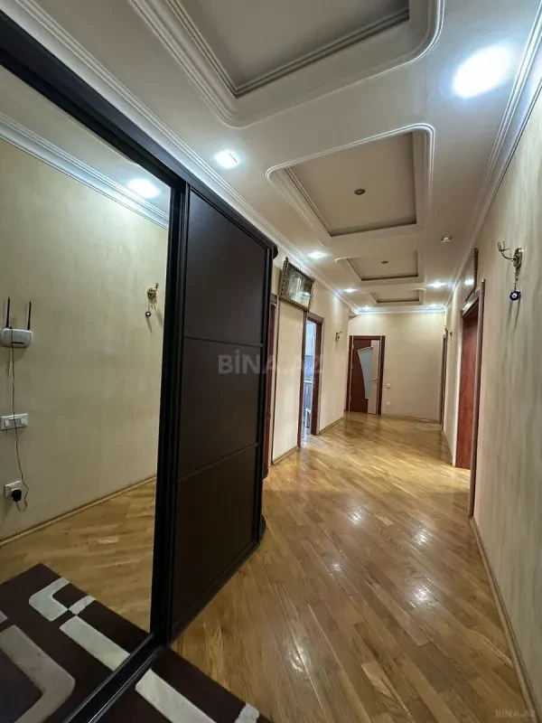 Satılır 4 otaqlı mənzil 170 m²