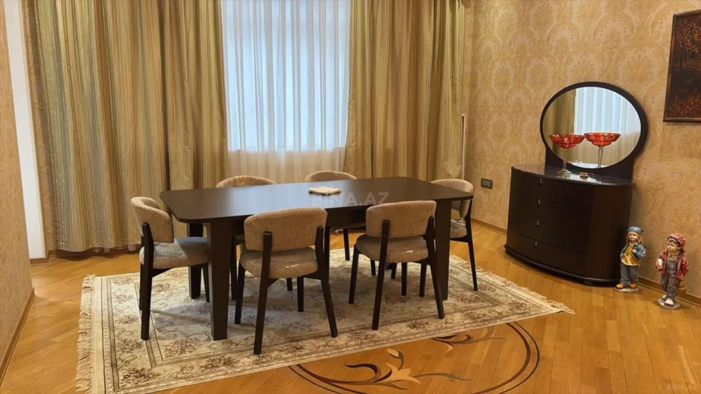 Kirayə verilir 3 otaqlı mənzil 121 m²