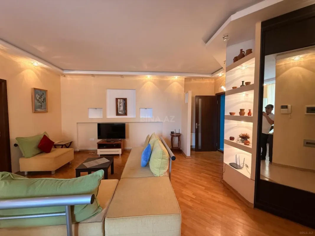 Satılır 3 otaqlı mənzil 105 m²